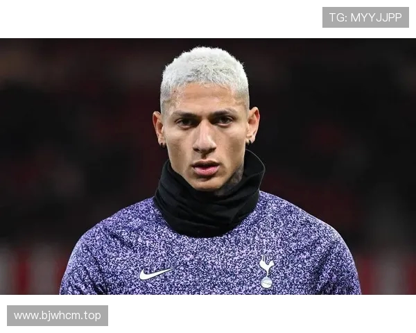 热刺2526赛季主场球衣官方宣传图曝光 黑色肩带设计引关注